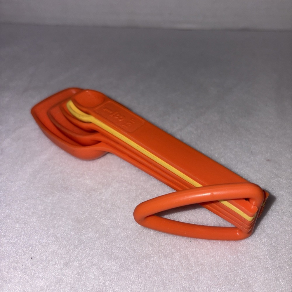 Tupperware Nesting Measuring Spoons Vintage Orange ,Yellow Comes With Ring